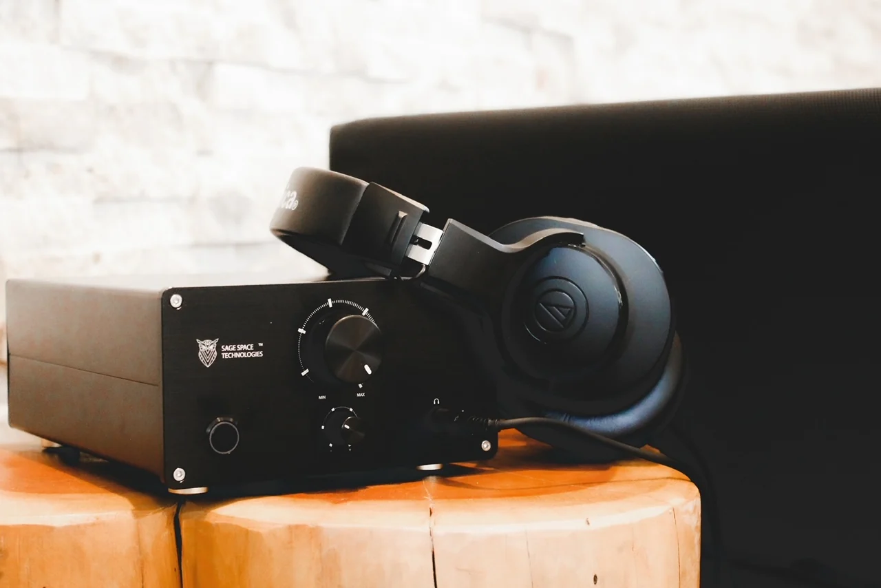Sensory Lounge amplifier and headphones shown in manufacturer product photography